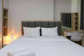 Elegant and Comfy 3BR Daan Mogot City Apartment By Travelio